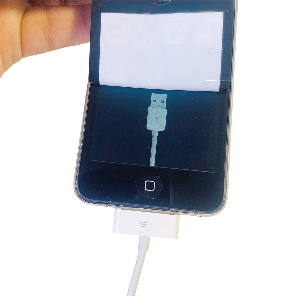 Apple iPod Touch 2nd Gen 8GB Black Excellent Original Box Retro Tech A1288 - Picture 6 of 16